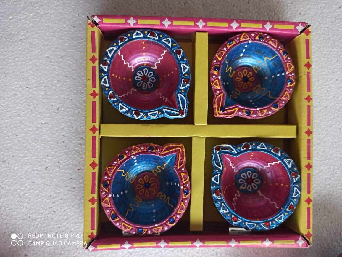 BEE GARDEN Soil Decorative Diya for Diwali | Handmade Designer Clay Diyas/Candles for Festival Puja (Pack of 10)